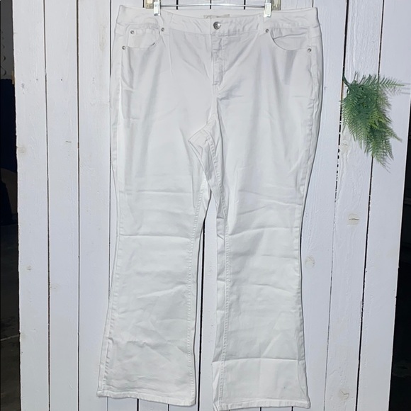 Cato Women’s Plus White Denim Pants - Picture 2 of 15